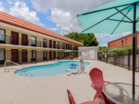 Quality Inn Hotels in Acworth