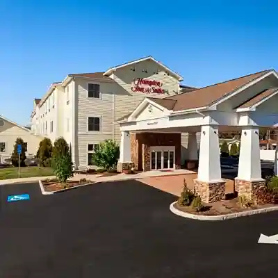 Hampton Inn & Suites Mystic Hotel Exterior