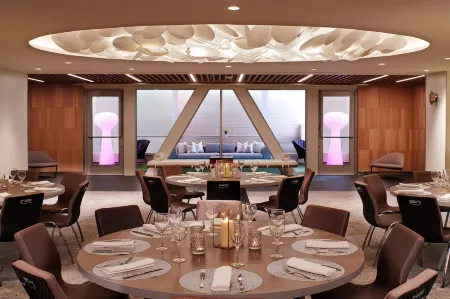 W Los Angeles – West Beverly Hills Отели рядом с достопримечательностью «UCLA Meteorite Gallery»