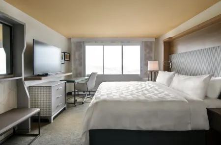 Holiday Inn Montreal-Longueuil Отели рядом с достопримечательностью «Pi-o Centre d'Amusement»