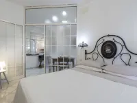 Imperatrice (SRM127) فنادق في 