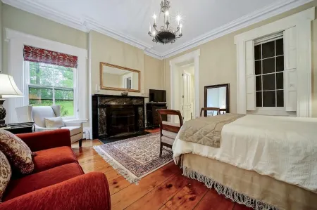 Cromwell Manor Inn