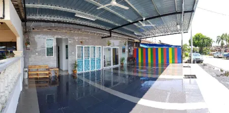 Teruntum 96 Guest House Отели рядом с Аэропорт Куантан