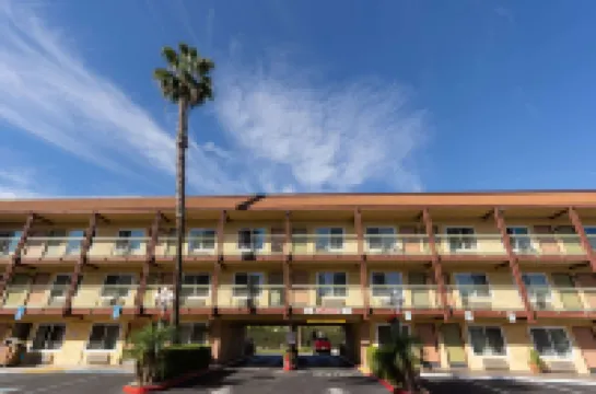 Super 8 by Wyndham Anaheim/Disneyland Drive