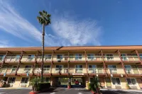 Super 8 by Wyndham Anaheim/Disneyland Drive Hotel a Anaheim