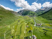 Andermatt Alpine Apartments Hotele w: Andermatt