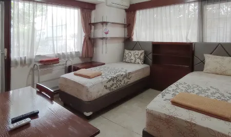 Wisma Purba Danarta Отели в г. Gajahmungkur