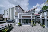 Urbanview Hotel Syariah Ratu Kuring Gisting by RedDoorz Hotels near Air Panas Danau Hijau Ulubelu