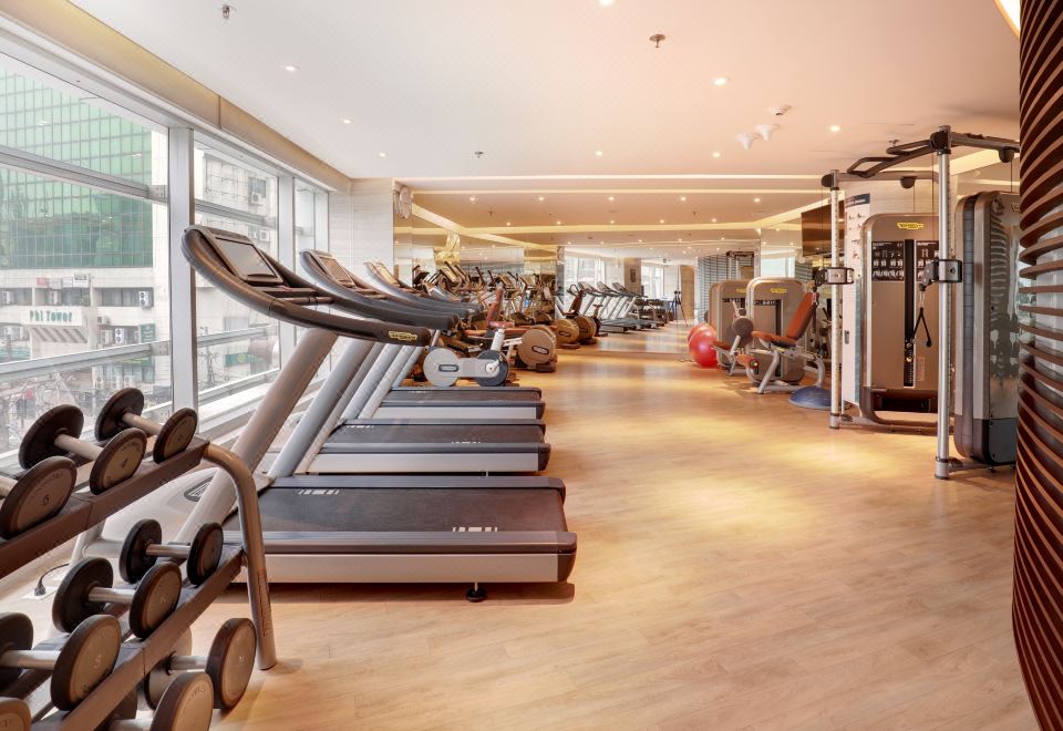 3. 크라운 플라자 ..