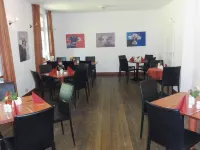 Landhotel Kuhs - Airporthotel Hotels in 