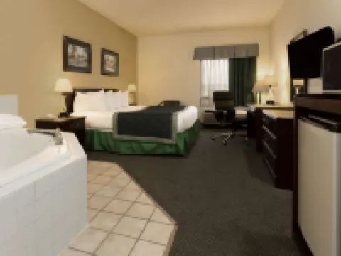 Baymont by Wyndham Mason Hotels in Mason