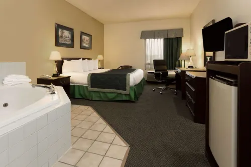 Baymont by Wyndham Mason Hotels in Mason