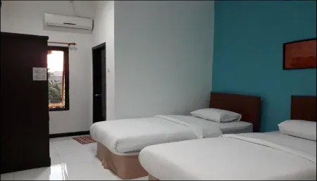 RedDoorz at Hotel Rumberpon Sorong Отели в г. West Sorong