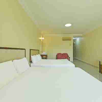 OYO HOME 90700 Teluk Batik Holiday Apartment Rooms