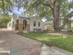 Historic Cottage with Fire Pit - 2 Blks to Main!