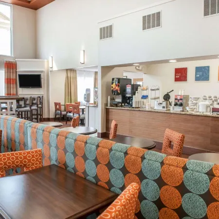 Comfort Suites North