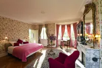 Chateau le Quesnoy Hotels in Longueil-Sainte-Marie