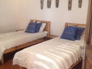 Livingstone Guest Farm - Hostel