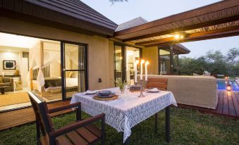 Moya Safari Lodge & Villa