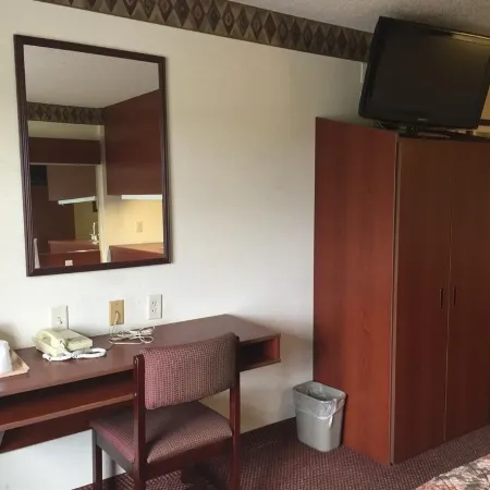 Americas Best Value Inn & Suites Brunswick