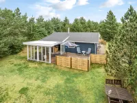 "Hughlek" - 900m from the Sea