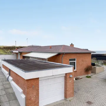 "Fris" - 100m from the Sea