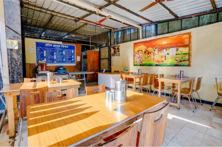 FabHotel Regent Inn - Nr SkyWalk Bridge