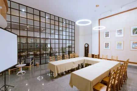 La Mai Hotel Отели рядом с достопримечательностью «Chaya Massage & Spa»