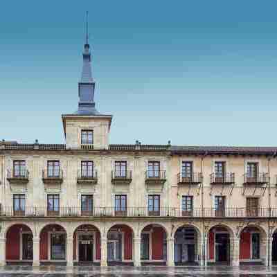 NH Collection Leon Plaza Mayor Hotel Exterior