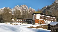 Hotel Mirage Hotel in zona Lago Di Sorapis Hike Start Point