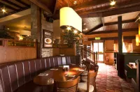 Dundee West Hotels in Лонгфорган