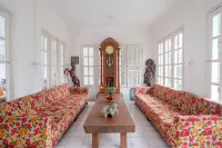 RedDoorz Plus Near Ums Solo