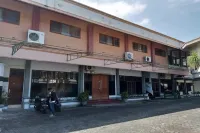 RedDoorz at Nginden Surabaya Các khách sạn ở Sukolilo