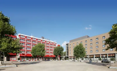 NH Maastricht Отели рядом с достопримечательностью «Helpoort»