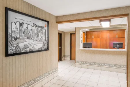 Super 8 by Wyndham Columbia Clark Lane