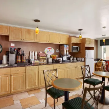 Super 8 by Wyndham Indio