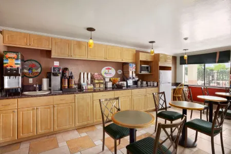 Super 8 by Wyndham Indio