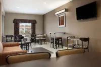 Microtel Inn & Suites by Wyndham Kenedy/Karnes City - breakfast