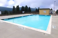 Wyndham Garden State College - Pools