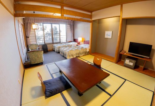 1. 아키우 온센 호..