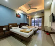 Hotel RadhaKrishna-Couple Friendly - parkir