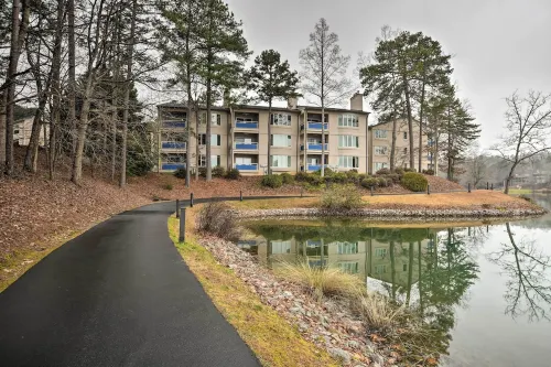 Lake Keowee Resort Condo w/ Fantastic View - Balkon