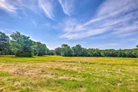 Charming Cameron Farm Retreat ~ 41 Mi to Tamu - parking
