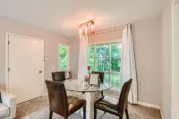 Charming Single Level 4 Bedrooms Gresham Home Near Pdx, Edgefield and Mt Hood