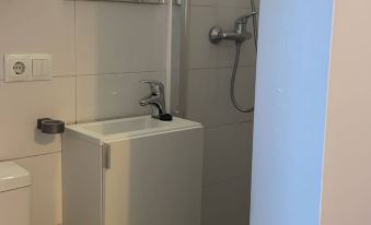 Gobeach Small Studio 8sq Completely Independent