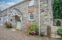 The Stables - 2 Bedroom Cottage - Princes Gate Hotels in Narberth