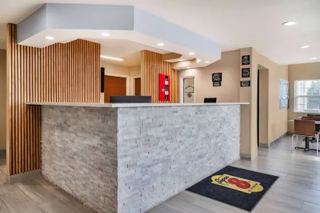 Super 8 by Wyndham Joliet Отели рядом с достопримечательностью «Университет Сейнт Франсис»