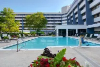 DoubleTree Suites by Hilton Raleigh - Durham - Pools