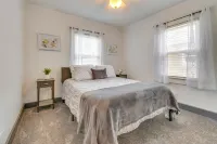 Charming Springfield Home 2 Mi to Downtown Hotels in Springfield