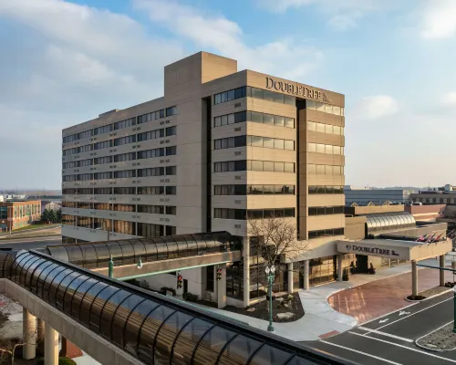 DoubleTree by Hilton Canton Downtown Hotels in Stark County